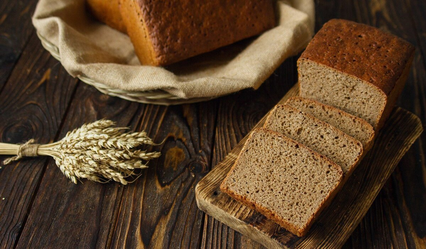 Полезнее ржаной или пшеничный. Ржаной хлеб на закваске. Хлеб ржаной формовой. Формовой хлеб на закваске. Заварка для ржаного хлеба.